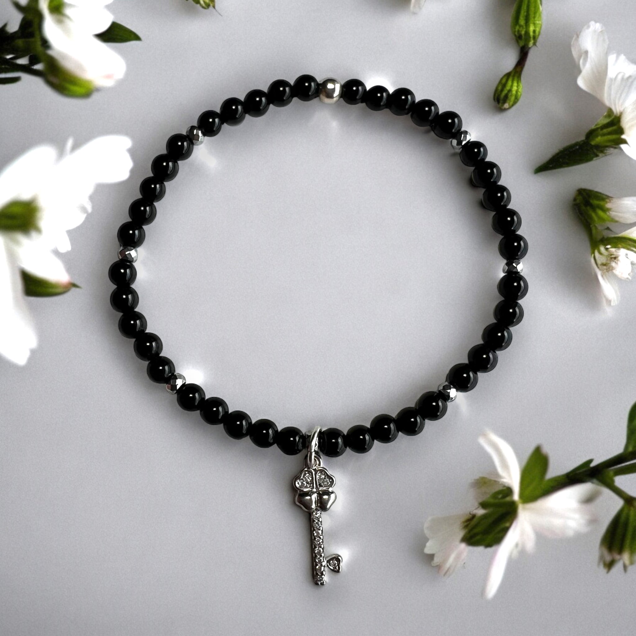 Key Charm 4mm Onyx Polished Stones Bracelet